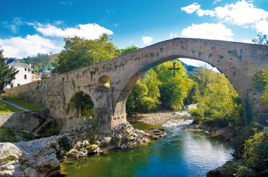 En El Sella Apartment Cangas de Onis Ngoại thất bức ảnh